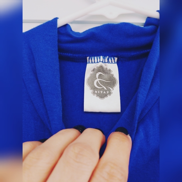 Cute blue stretch midlength top w mock turtleneck - Picture 2 of 3